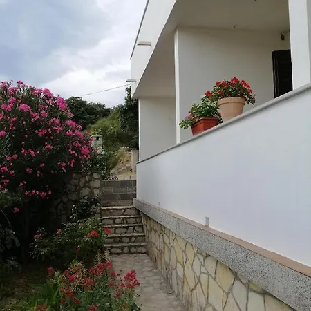Apartment Ljiljana *
