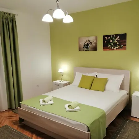 Apartment Ljiljana *